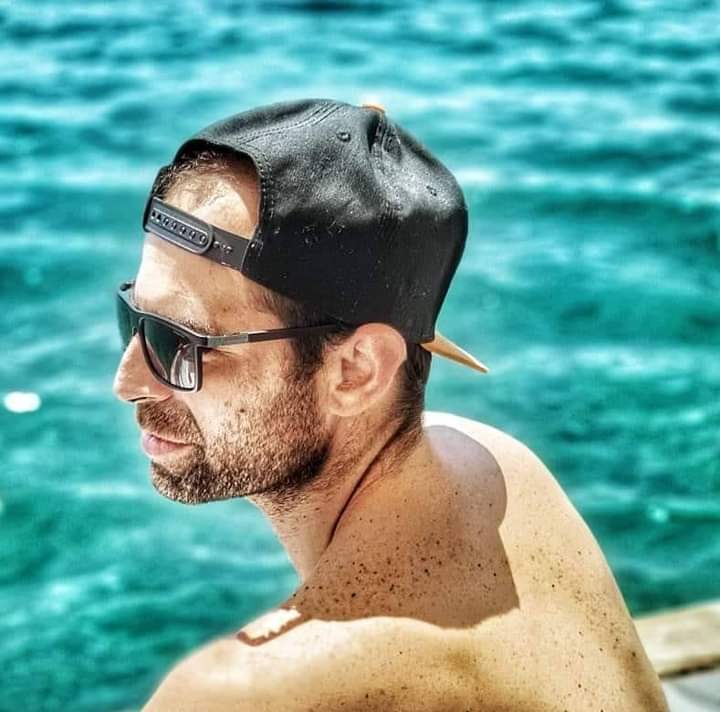 Almire - Cortaillod - Neuchâtel | Strip Tease