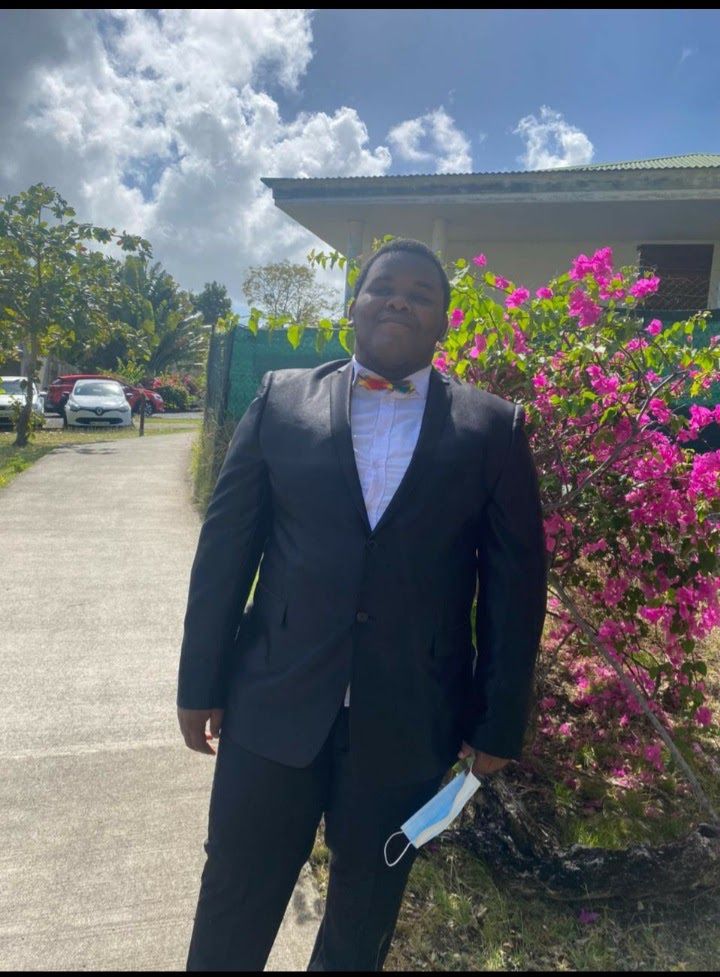 Paul-emmanuel - S. Antonino - Tessin | Strip Tease