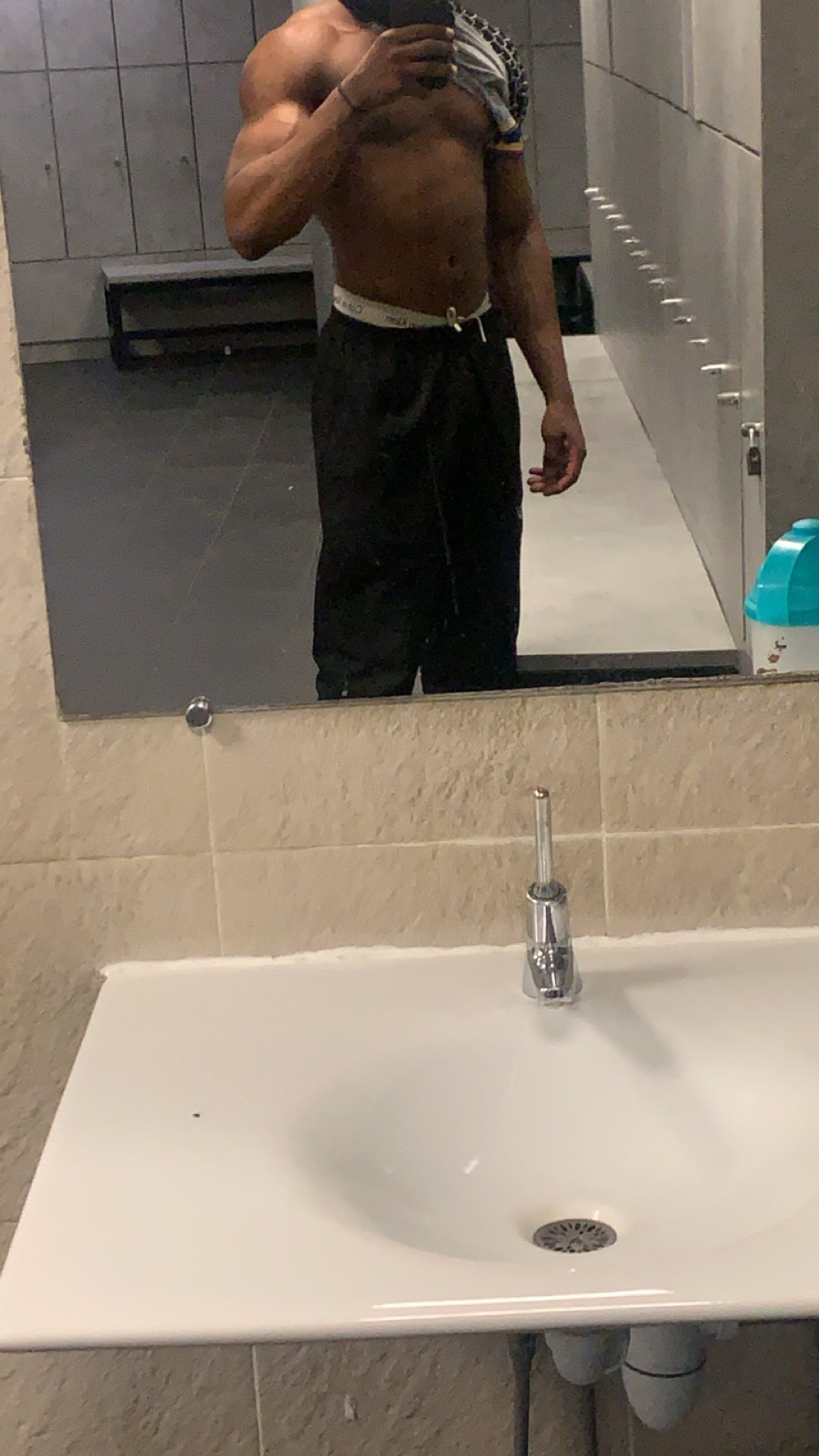 Anicet - Lützelflüh-Goldbach - Berne | Strip Tease