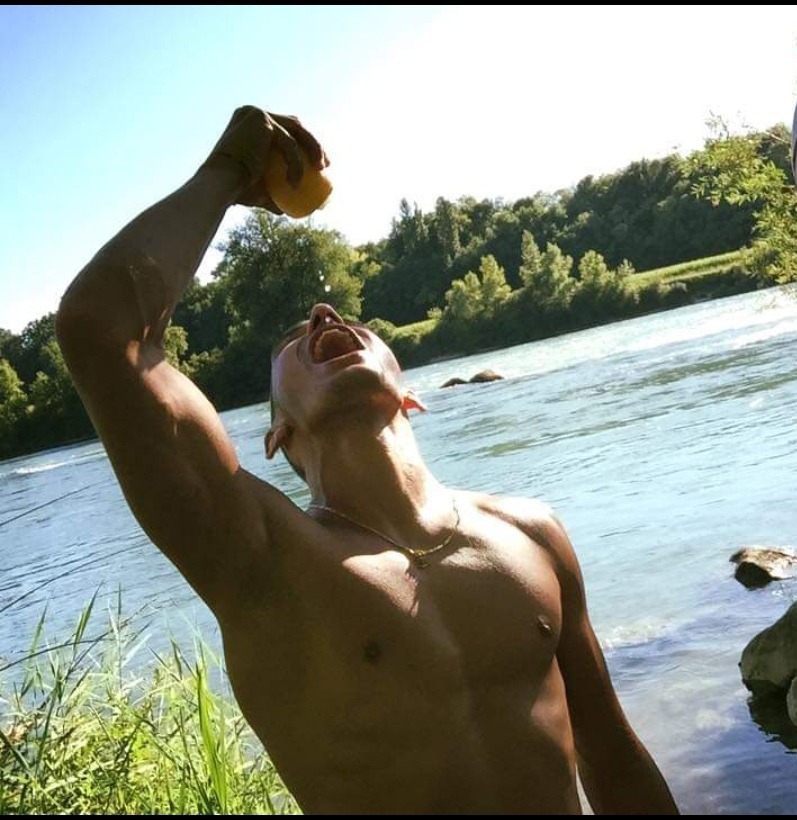 Toma - Leibstadt - Argovie | Strip Tease