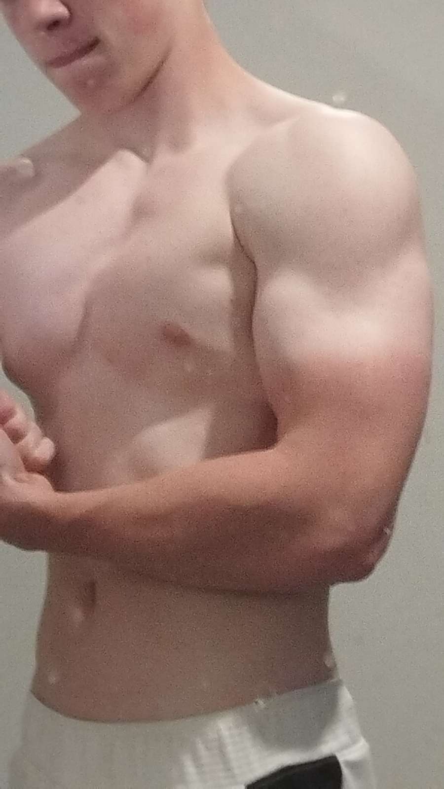 Rojhat - Zwingen - Bâle-Campagne | Strip Tease