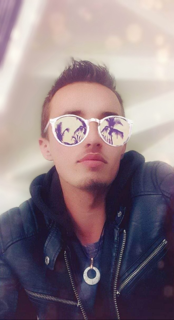 Savinien - Bôle - Neuchâtel | Strip Tease